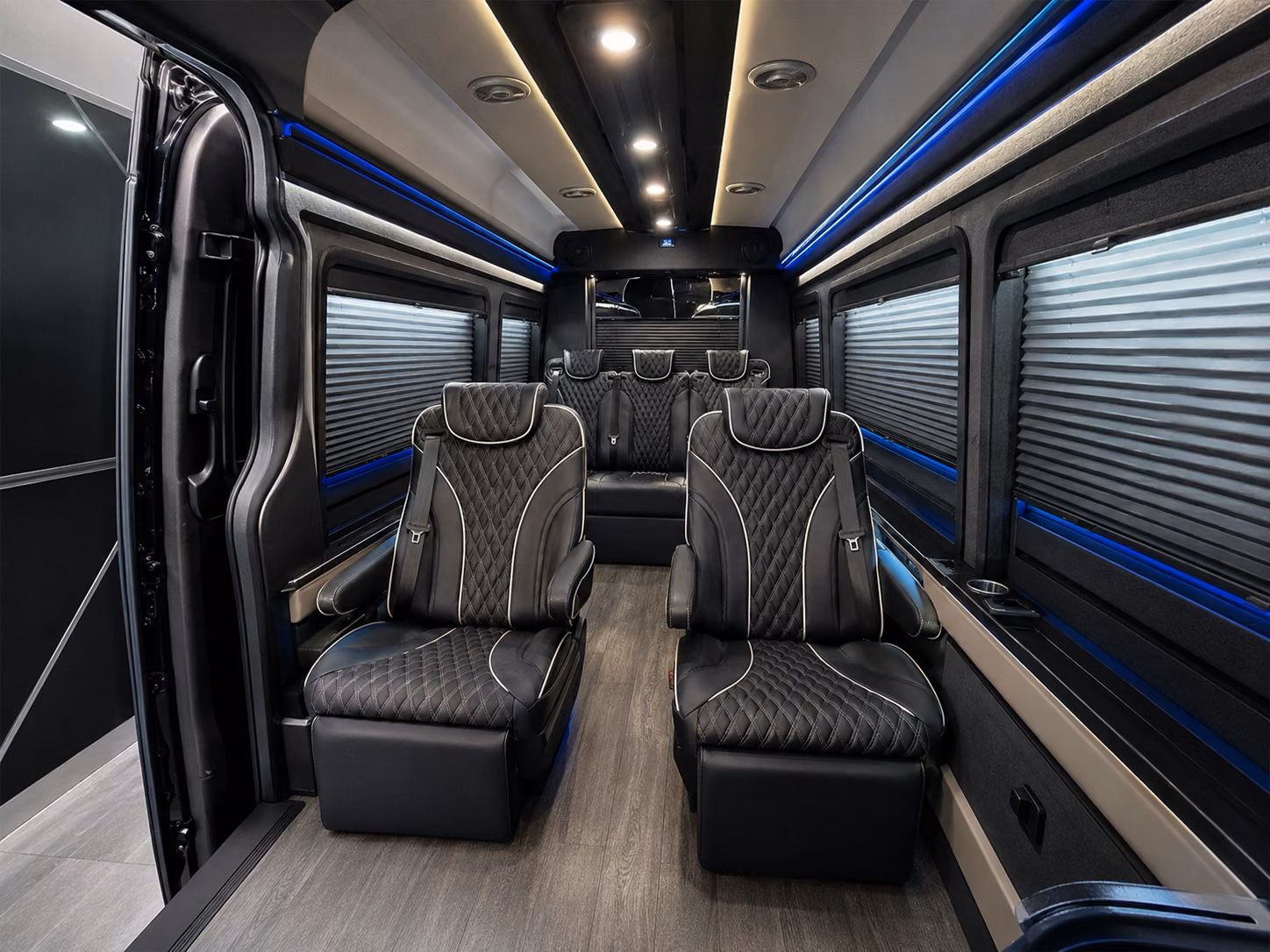 booking airport shuttles for uca hendrix and conway s college groups