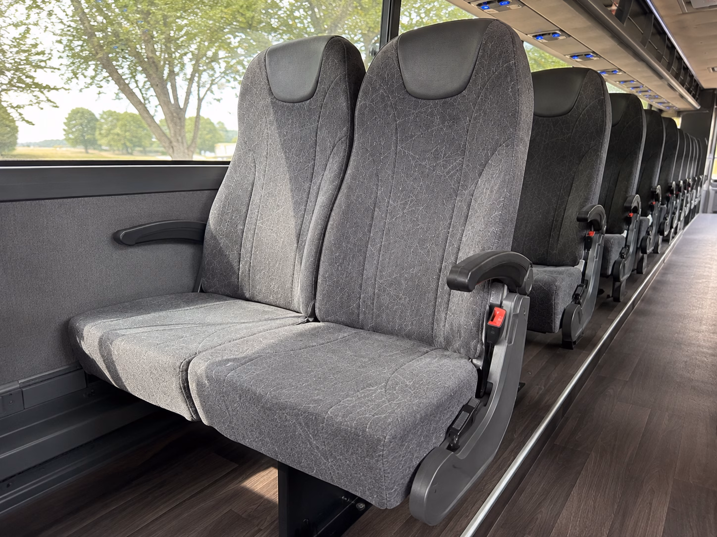 cross i 40 to memphis with your group on a charter bus