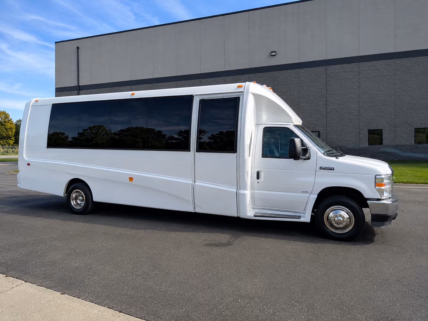 shuttle your guests between conway hotels and your venue with ease